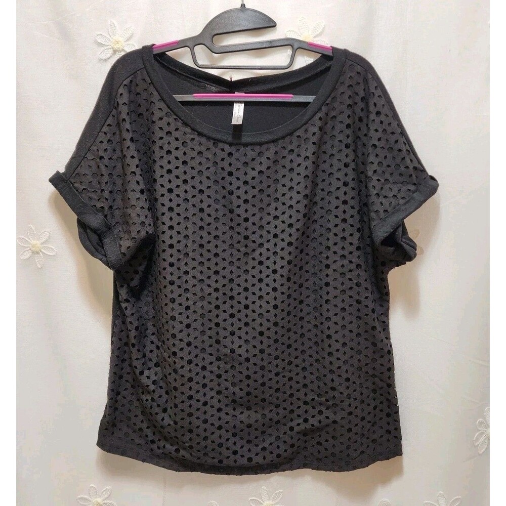 PERSEPTION CONCEPT WOMANS LARGE BLACK BLOUSE LASER CUT FRONT PROFESSIONAL WORK